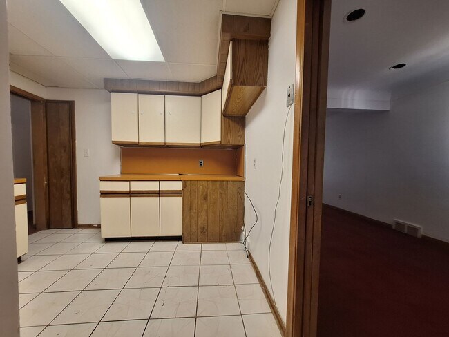 Building Photo - 18420 Sunset St