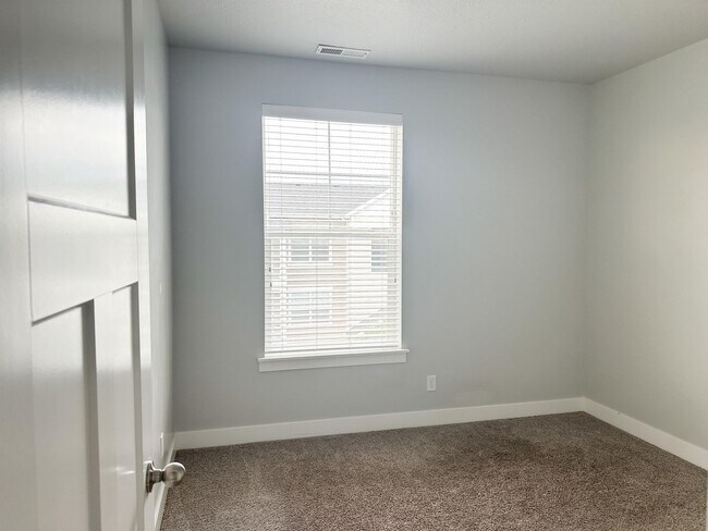 Building Photo - Newer Vineyard Condo for Rent! Next to Utah Valley University!!