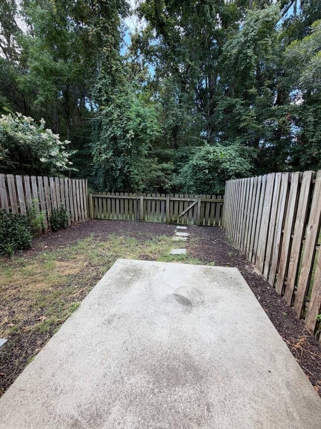 Building Photo - 827 Bibury Ct
