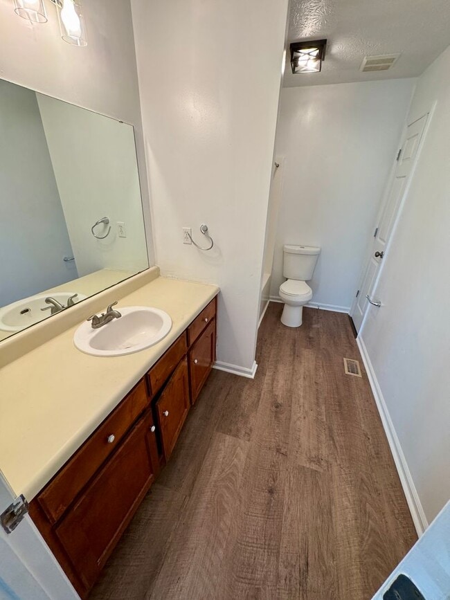 Building Photo - 3 bed & 2 bath located in Oxford! Additional photos coming soon!