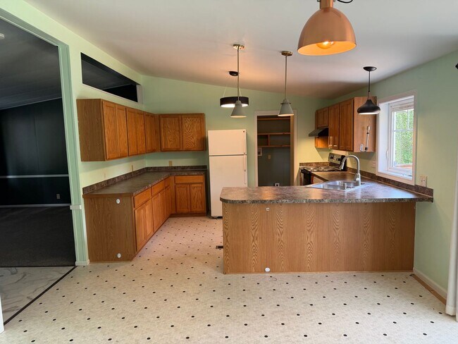 Building Photo - 3-bedroom 2 bath house in Springfield!
