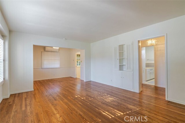 Building Photo - 1305 E Glenoaks Blvd