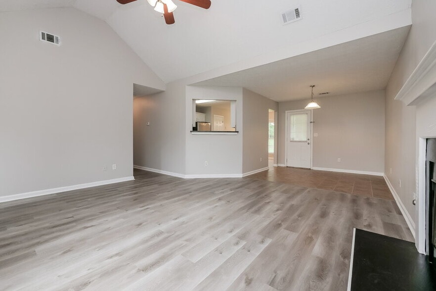 Building Photo - 101 Floresta Dr