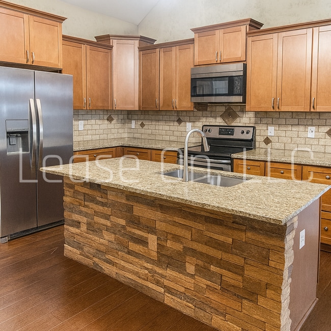 Building Photo - 7453/57 Summerside