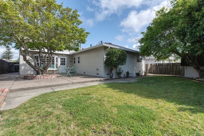 Building Photo - North Napa 4 bed 3 bath Home Available to ...