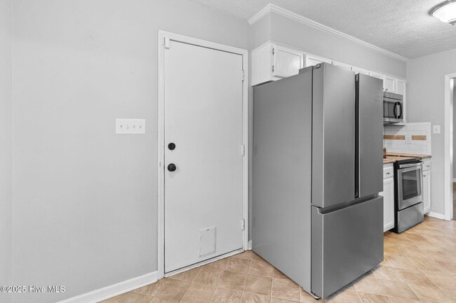Building Photo - 7313 Pebblebrook Dr