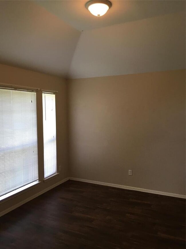 Building Photo - Eagle Mountain ISD 3 bedroom 2.5 bath plus office!