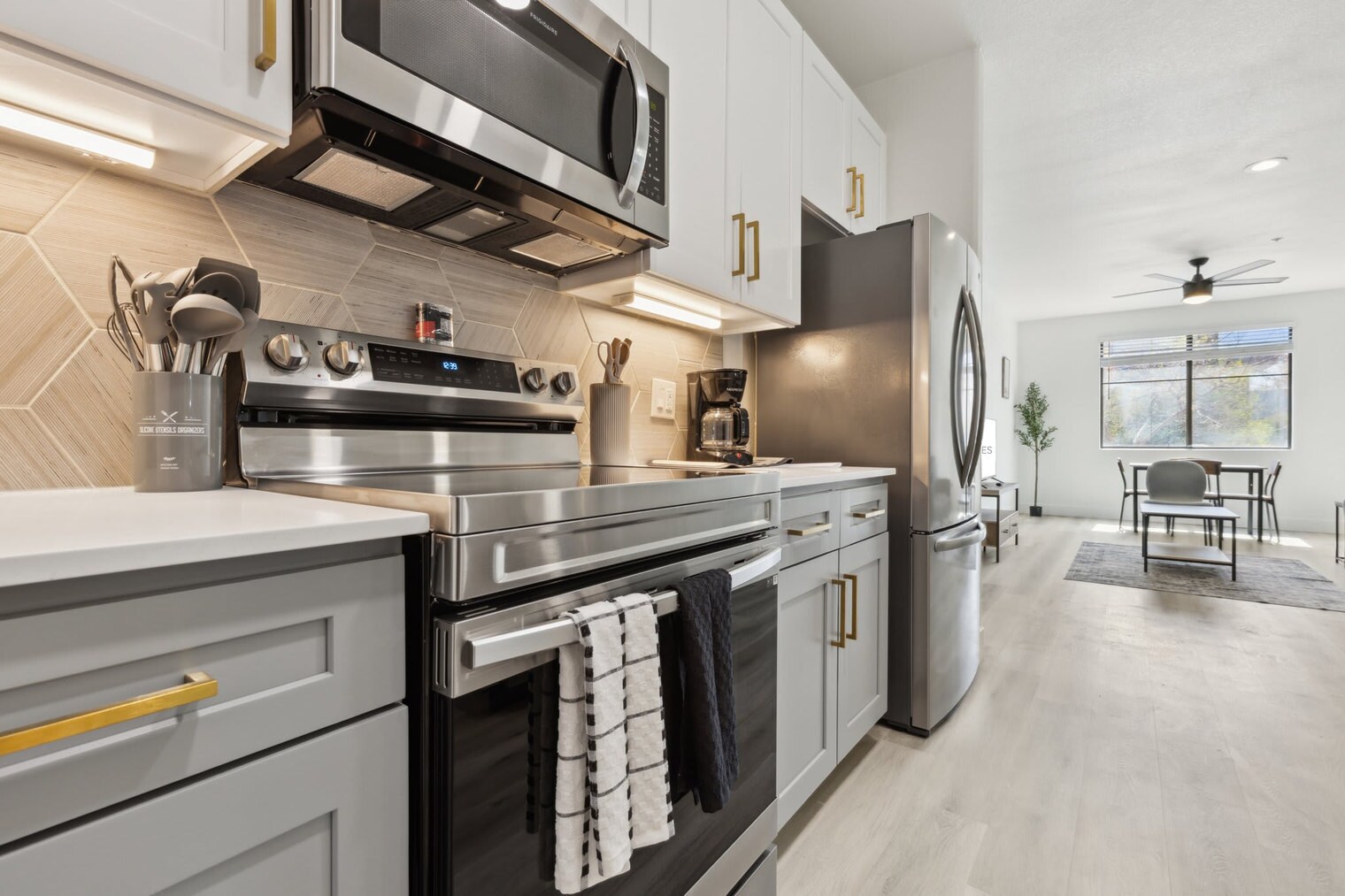 Building Photo - 6610 N 93rd Ave