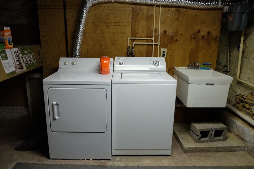 laundry - 342 New Holland Ave