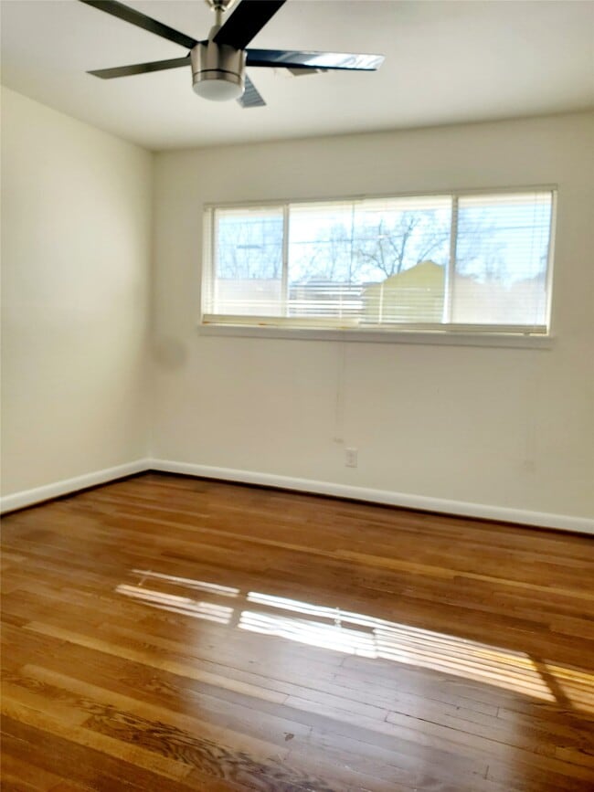 Building Photo - 7953 Ridgeview Dr