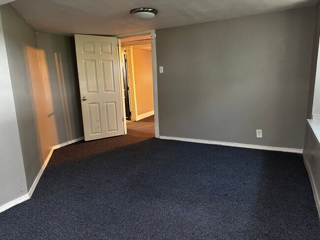 Building Photo - 2022 9th Ave