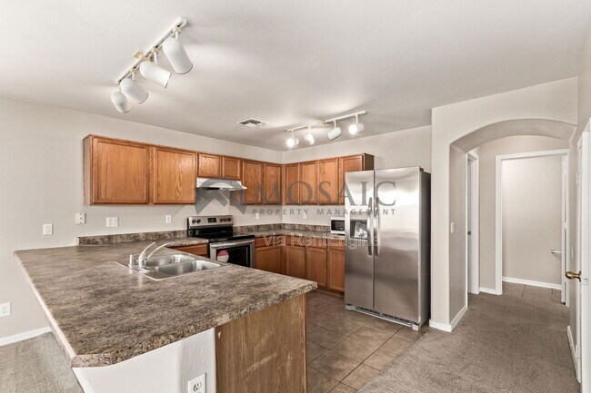 Building Photo - 2242 W Green Tree Dr