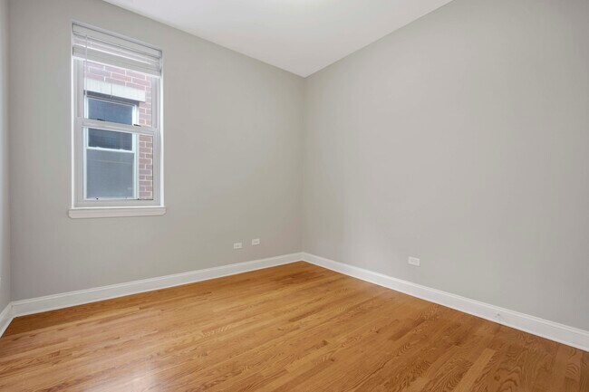 Building Photo - 2736 W Belmont Ave