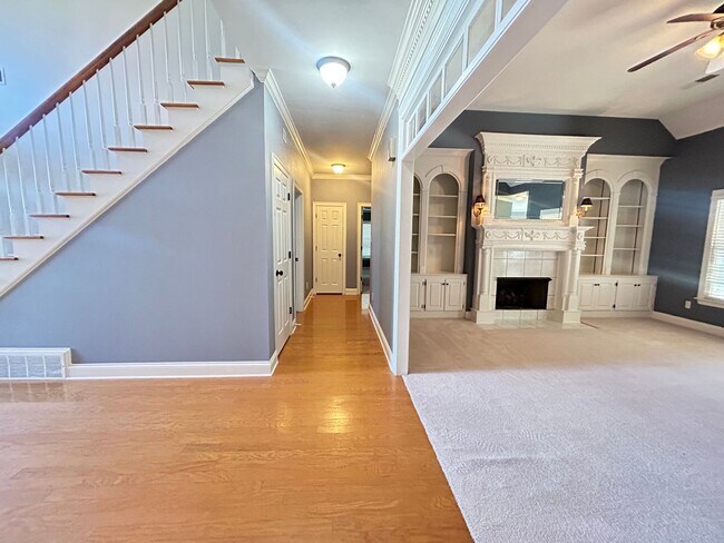 Building Photo - Beautiful Collierville home tucked away in...