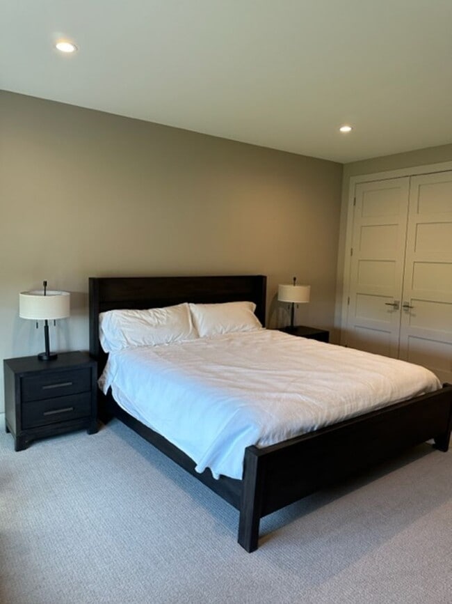 Building Photo - Fully Furnished Condo for Rent in Black Bull!