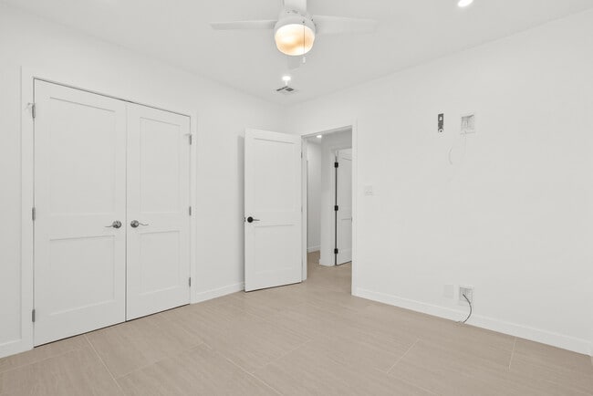 Building Photo - 10144 Gaviota Ave