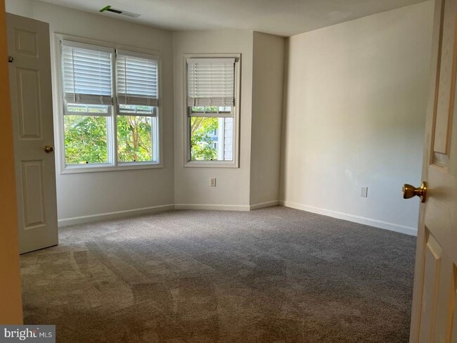 Building Photo - 406 S Spinnaker Ln