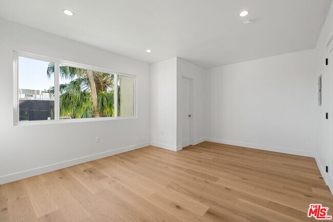 Building Photo - 612 Huntley Dr