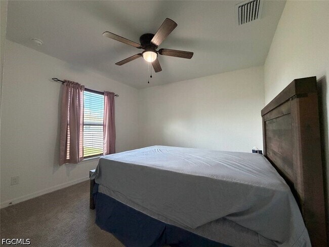 Building Photo - 926 NE 33rd St