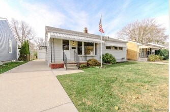 Building Photo - 629 N Vermont Ave