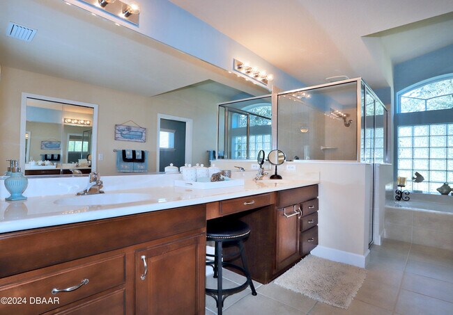 Building Photo - 1217 Harwick Ln