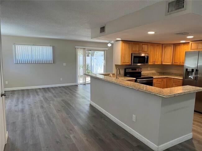 Building Photo - 310 7th St N