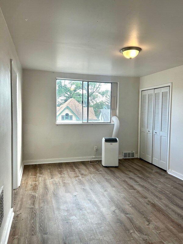 Building Photo - 723 Taylor Ave