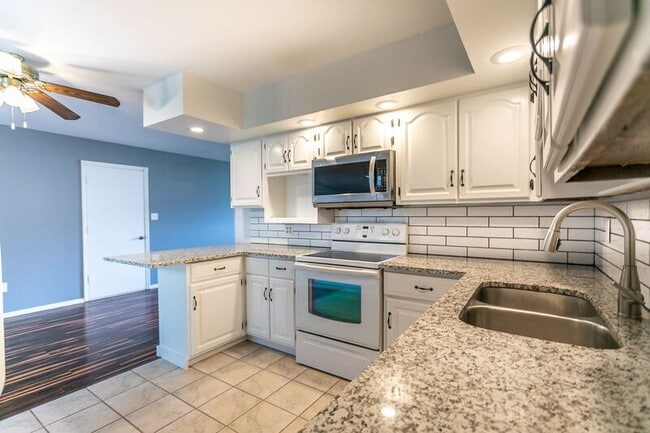 Building Photo - 4759 Arnold Ave