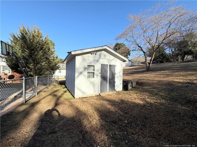 Building Photo - 4946 Pinewood Dr