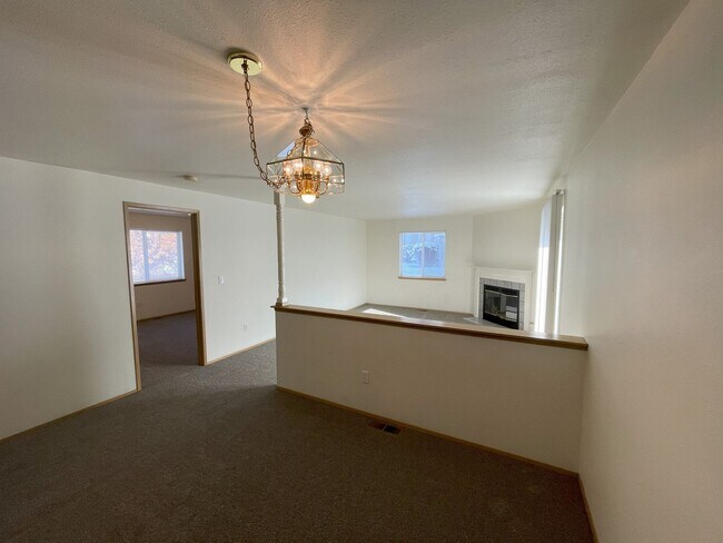 Building Photo - 5548 - 5550