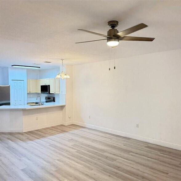 Building Photo - 6482 Catalina Ln