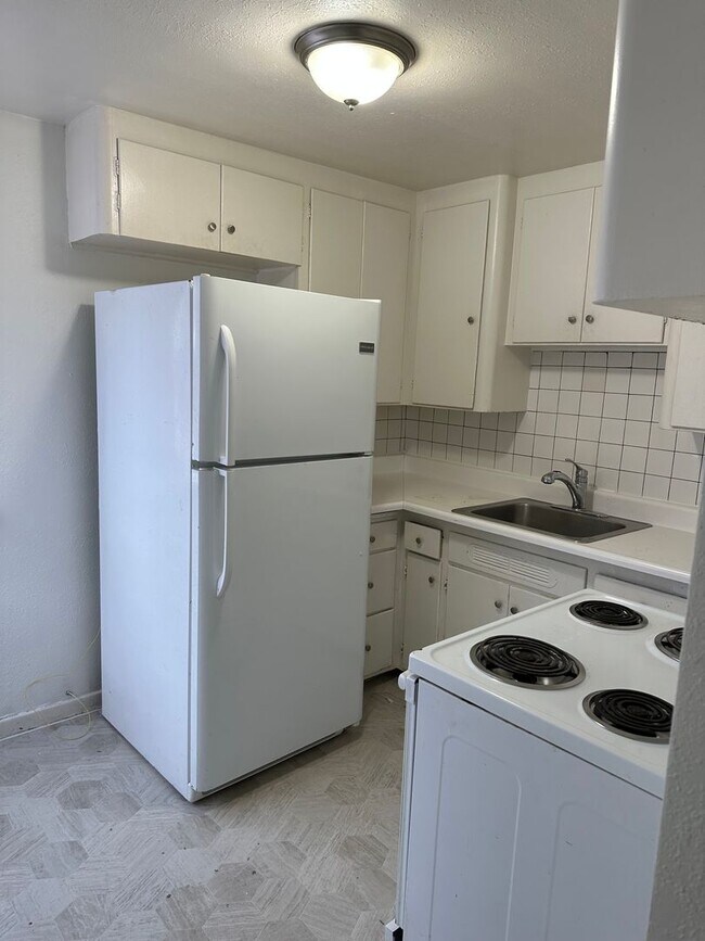 Building Photo - 3 Bed 1 Bath Shadle Park Home - Large Garage