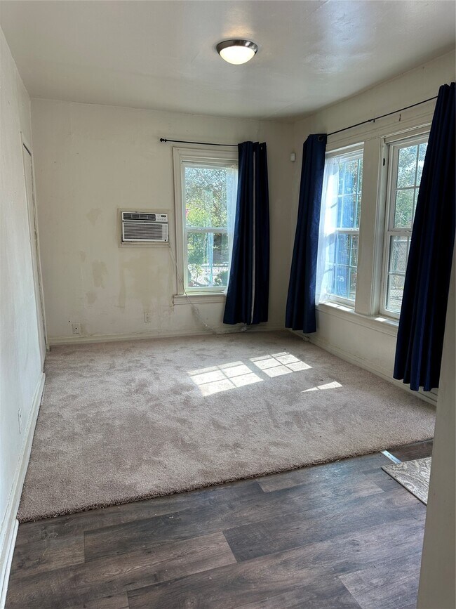 Building Photo - 1125 E 27th St