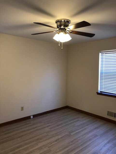 Building Photo - 14 Mill Ct