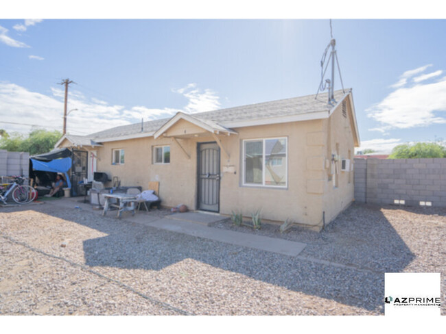 Primary Photo - Explore this Charming Phoenix 1/1 Duplex Unit