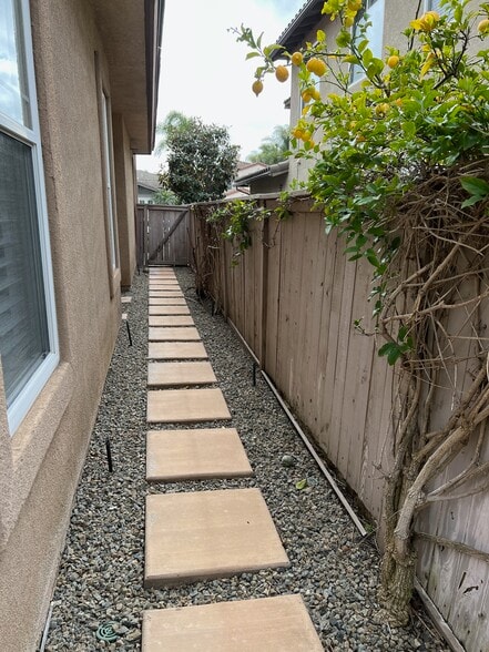 Building Photo - 3230 Rancho Milagro
