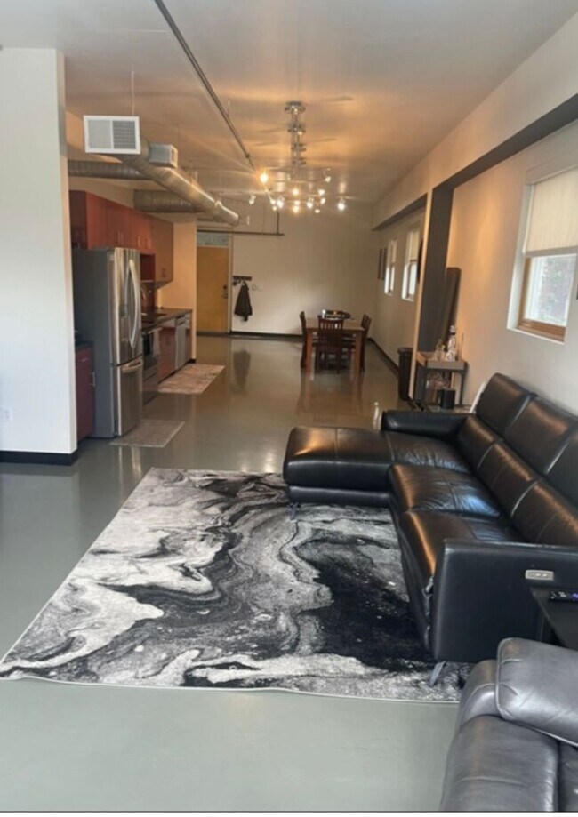 Building Photo - COMING SOON Beautiful 2BR , 2BA 2nd floor ...