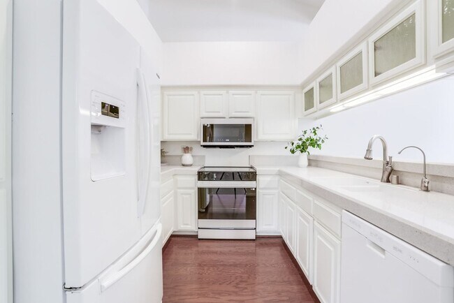 Building Photo - 3 bed, 2 bath Single Family Home in North ...