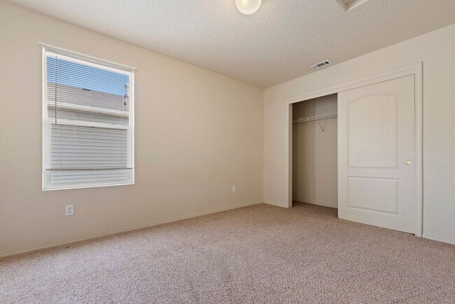 Building Photo - Very Clean 3 Bedroom Home with Community Pool _ Pet Friendly!