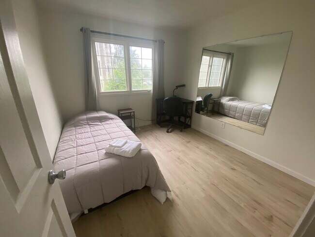 Building Photo - 5422 Larkspur Cir