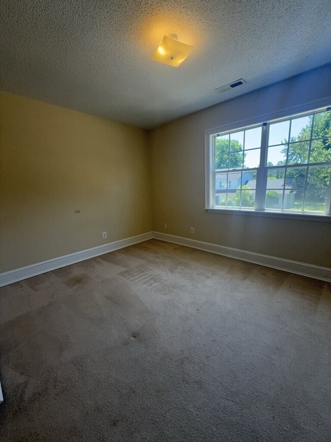Building Photo - 1121 Pueblo Dr