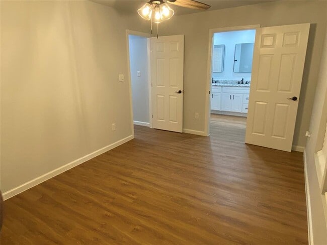 Building Photo - 421 Mockingbird Ln
