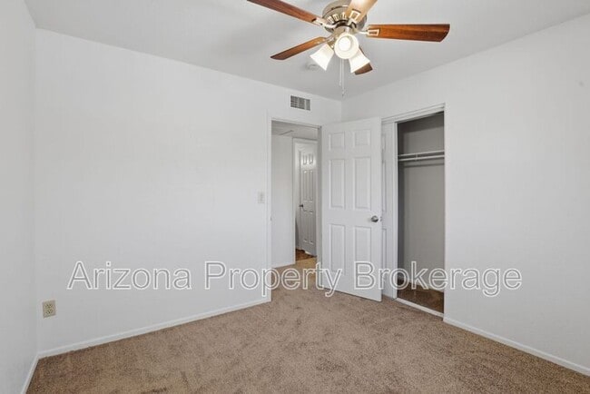 Building Photo - 238 E Vine Cir