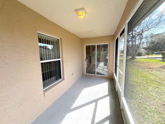 Building Photo - 4 Eton Ln