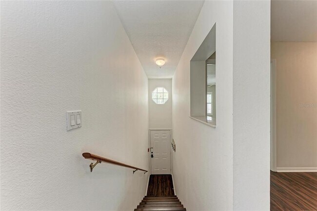 Building Photo - 803 Montrose Dr