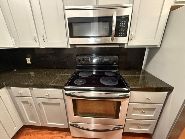 Building Photo - 3636 Lake St