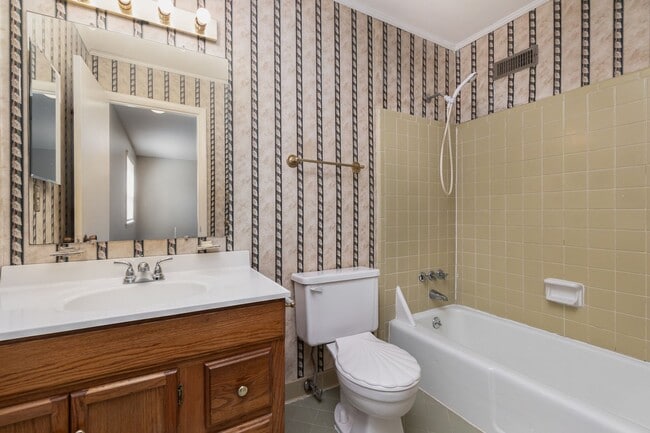 Building Photo - MOVE-IN READY!