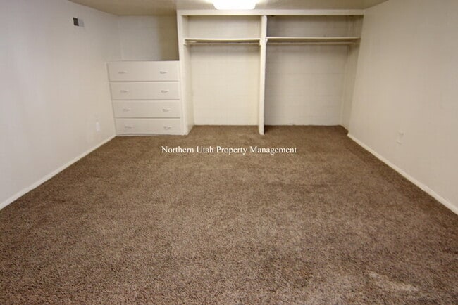 Building Photo - 3 Bed 1 Bath Duplex