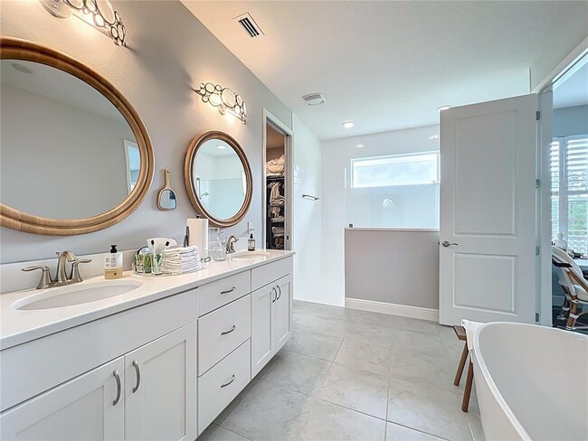 Building Photo - 10224 South Bay Lake Rd