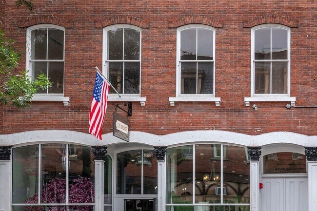 Building Photo - 21 Central St